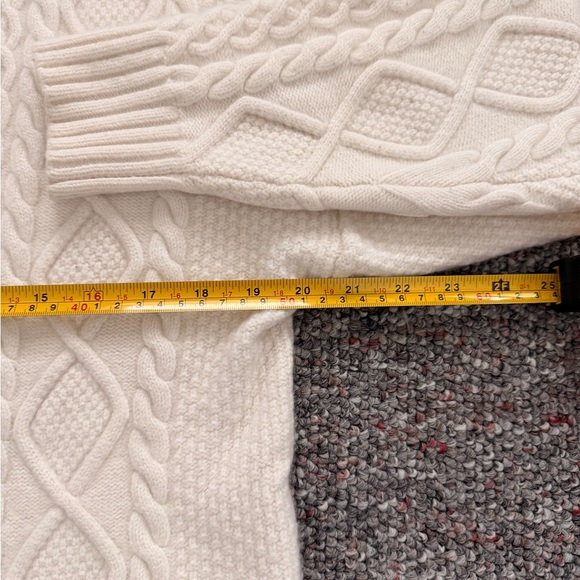Aritzia Sunday Best Wool blend Ivory Cable Thick Knit V neck Cardigan M - Picture 6 of 12